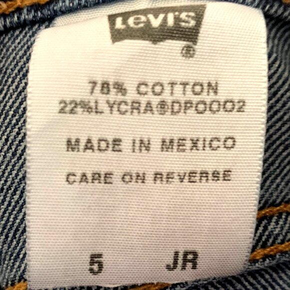 Levi's Classic 90s Mom High Rise High Waist Blue Jean Denim Shorts Red Tab JR 5 - Picture 7 of 8